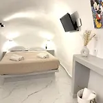 Cave Crafted Fira (Santorini)
