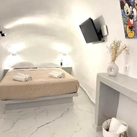 Cave Crafted Fira (Santorini)