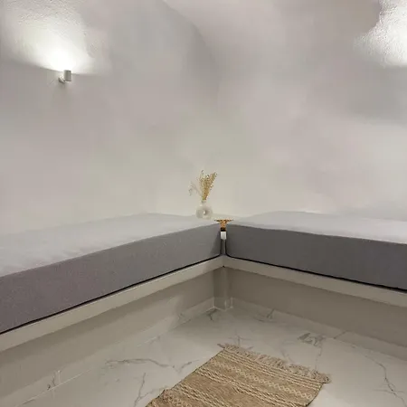 Cave Crafted Apartment Fira (Santorini)