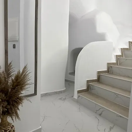 Cave Crafted Apartment Fira (Santorini)