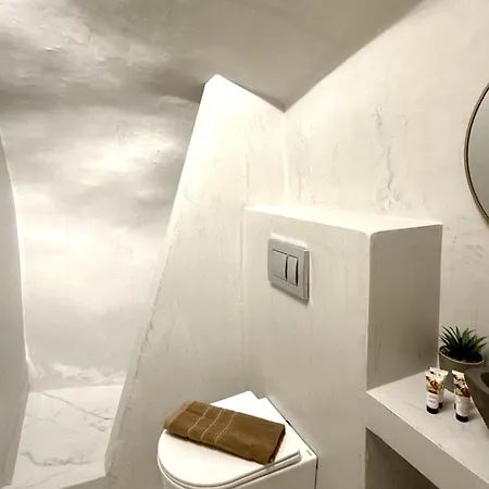 Cave Crafted Apartment Fira (Santorini)